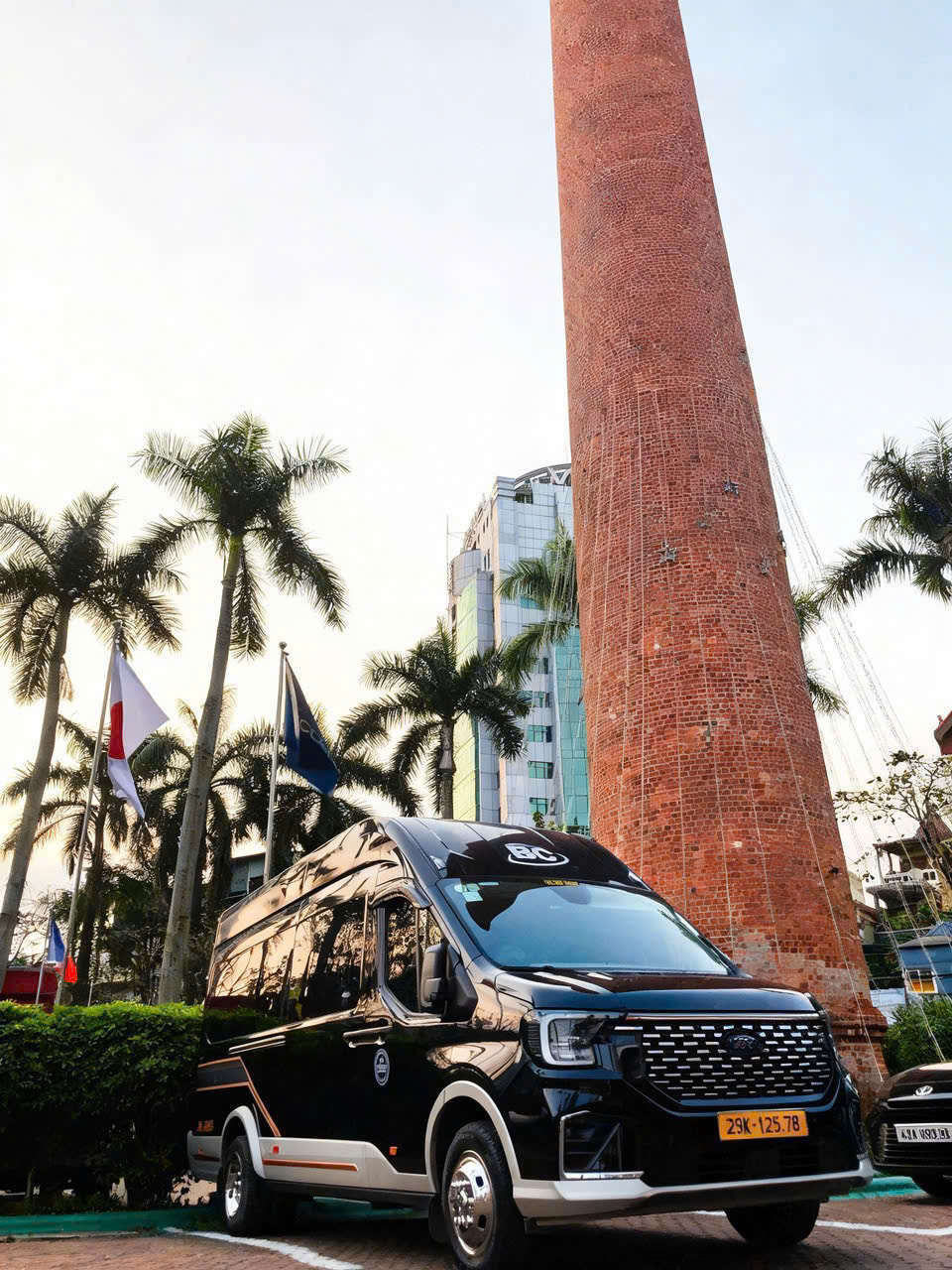 Thuê Xe Limousine 9 Chỗ Đi Tỉnh: Tiện Nghi, An Toàn Cho Mọi Hành Trình