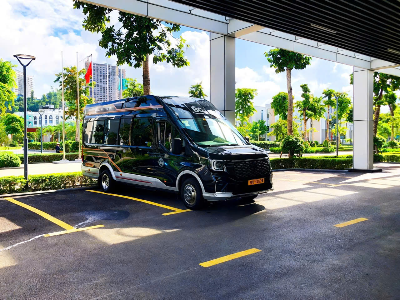 Thuê xe Limousine 11 chỗ cho đoàn 8–10 người có tiết kiệm?
