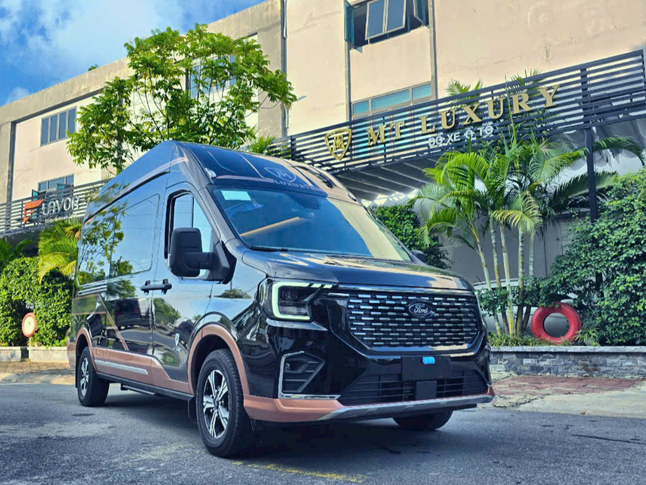 Thuê Xe Limousine 9 Chỗ Tại Xe Bảo Châu – Trải Nghiệm Hạng Thương Gia Trên Mọi Cung Đường