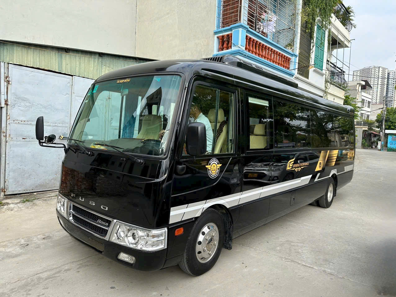 Thuê xe 16 chỗ Limousine đi du lịch - Chủ động lịch trình, thuận tiện di chuyển