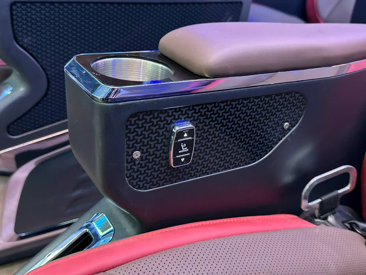 Xe Bảo Châu - Địa chỉ cho thuê xe 19 chỗ Limousine tại Hà Nội