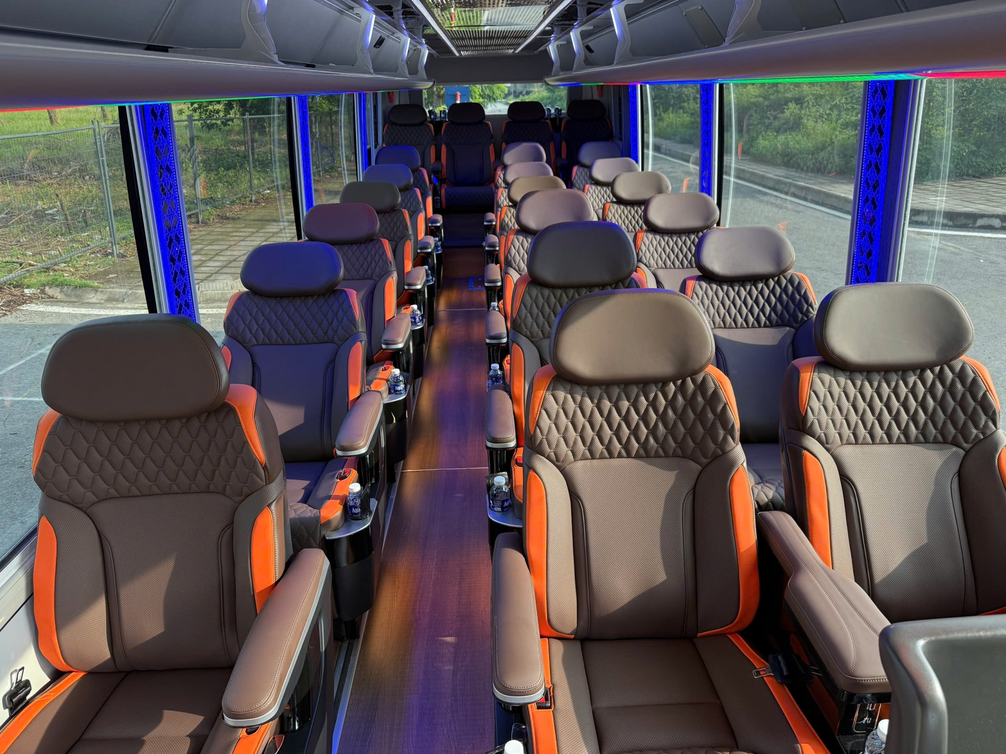 Cho Thuê Xe Limousine 24 Chỗ