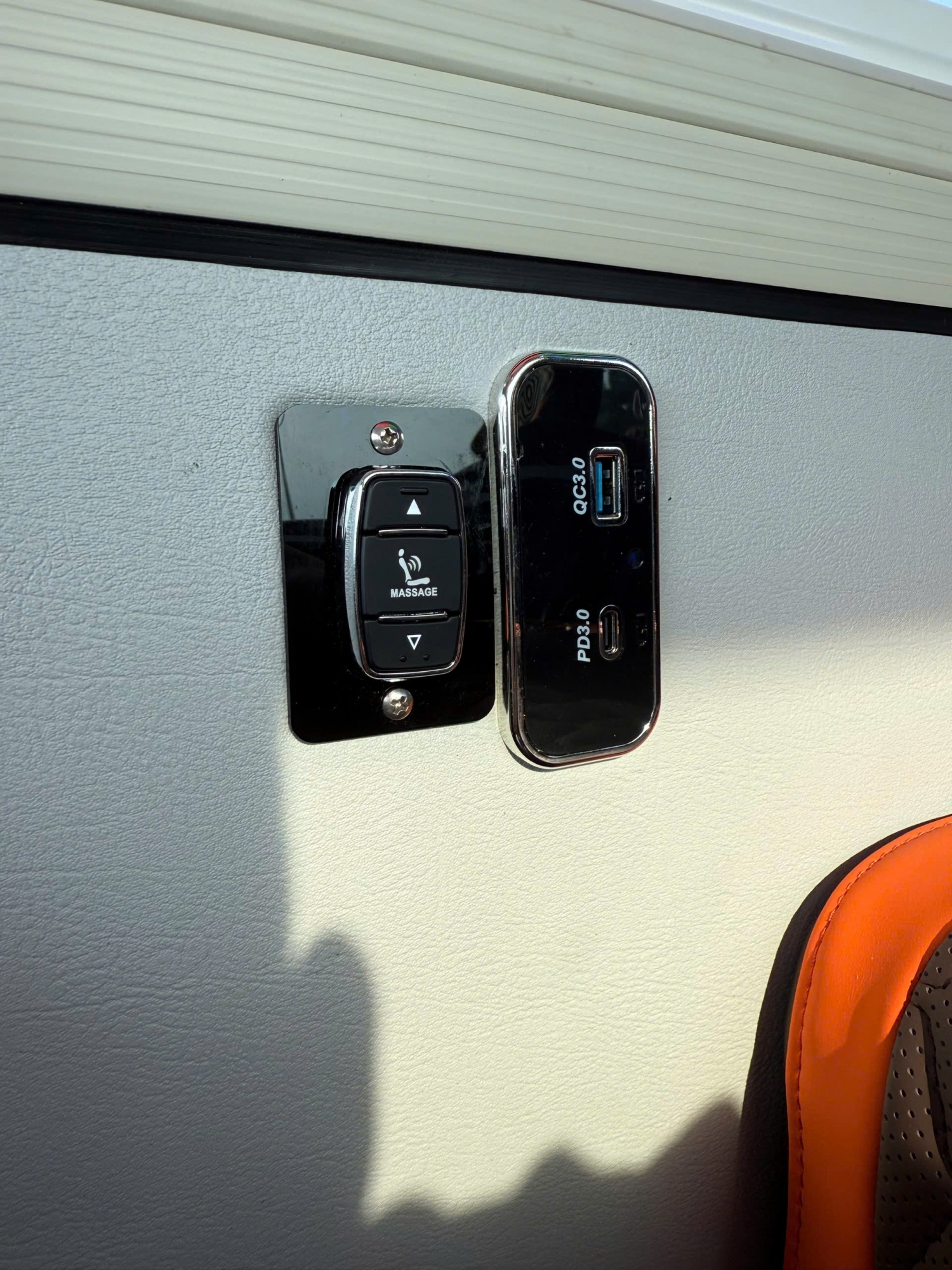 Cho Thuê Xe Limousine 24 Chỗ