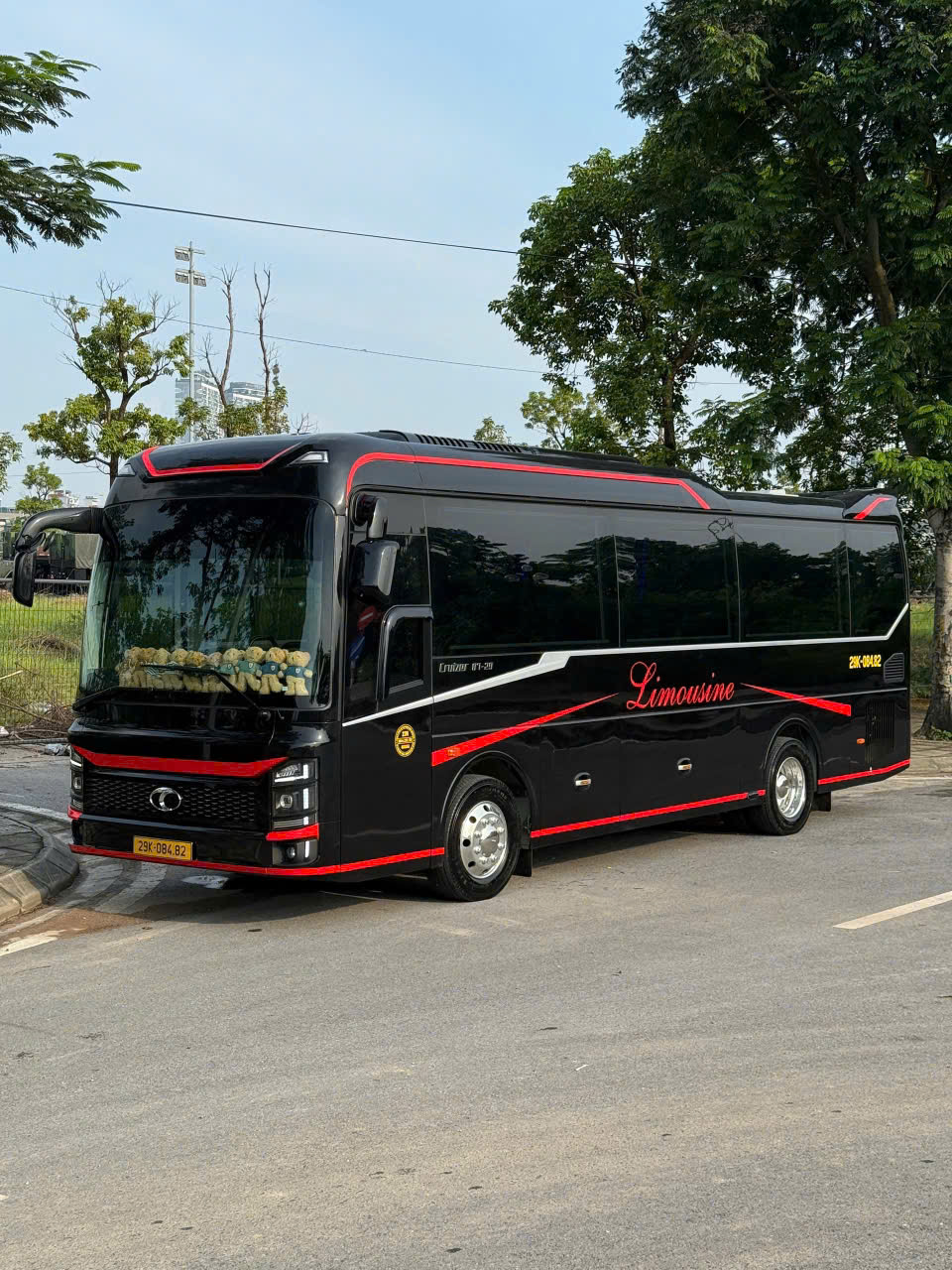 Thuê xe limousine 16 đi tour xuyên Việt: 9 kinh nghiệm cần biết trước khi đặt
