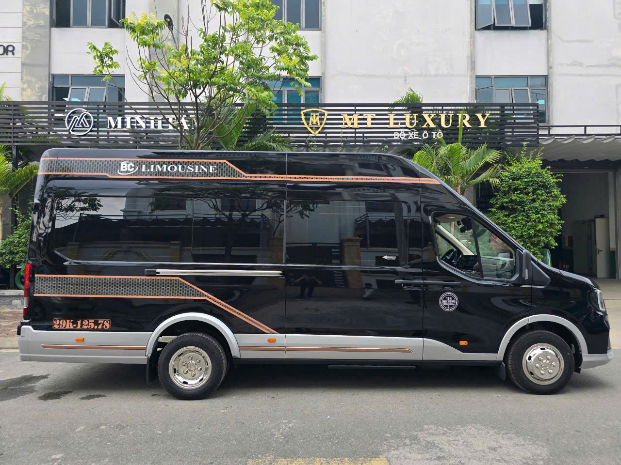 Xe Limousine 11 Chỗ Hay Xe 7 Chỗ