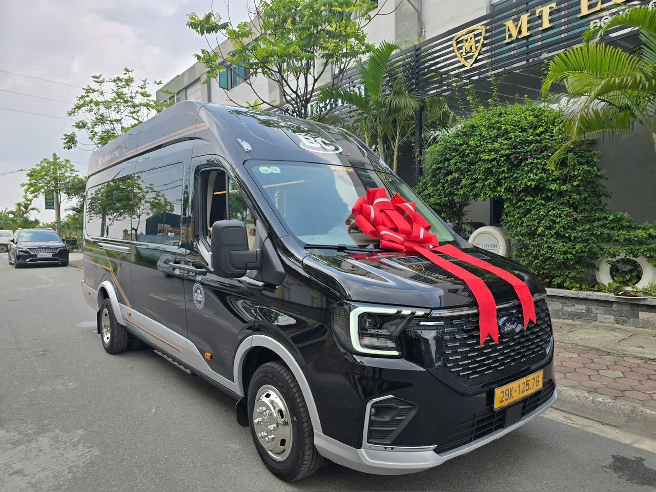 Limousine 11 Chỗ Đẳng Cấp Cho Hành Trình Riêng Tư – Chỉ Có Tại Xe Bảo Châu