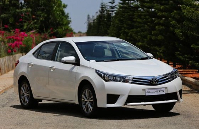 Cho thuê xe Toyota ALTis có lái