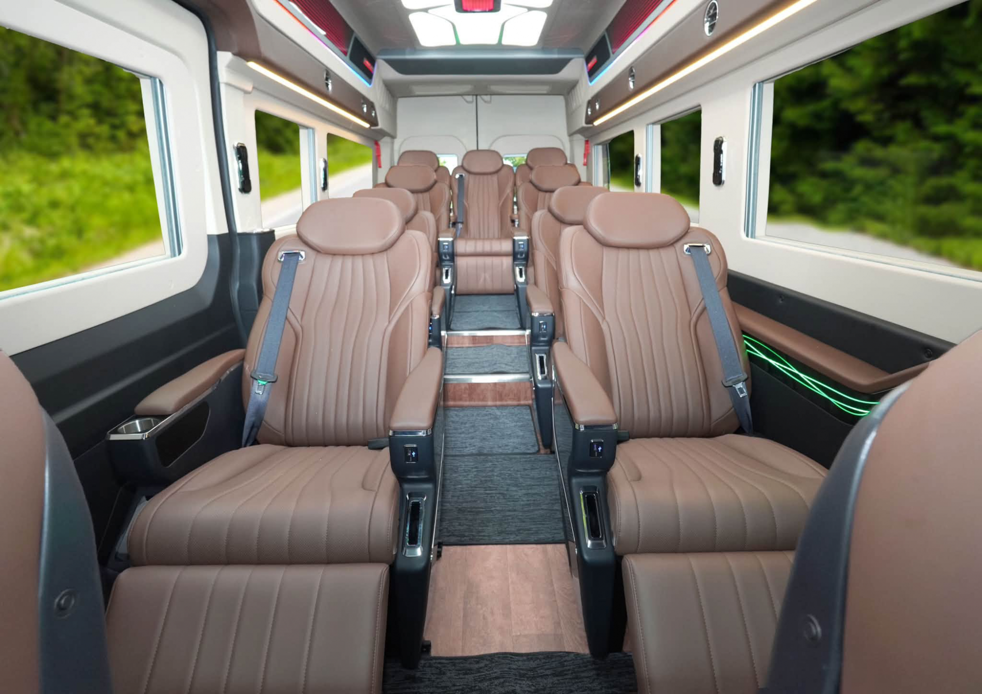 Thuê Xe Limousine 11 Chỗ Có Lái Đi Du Lịch Cuối Tuần