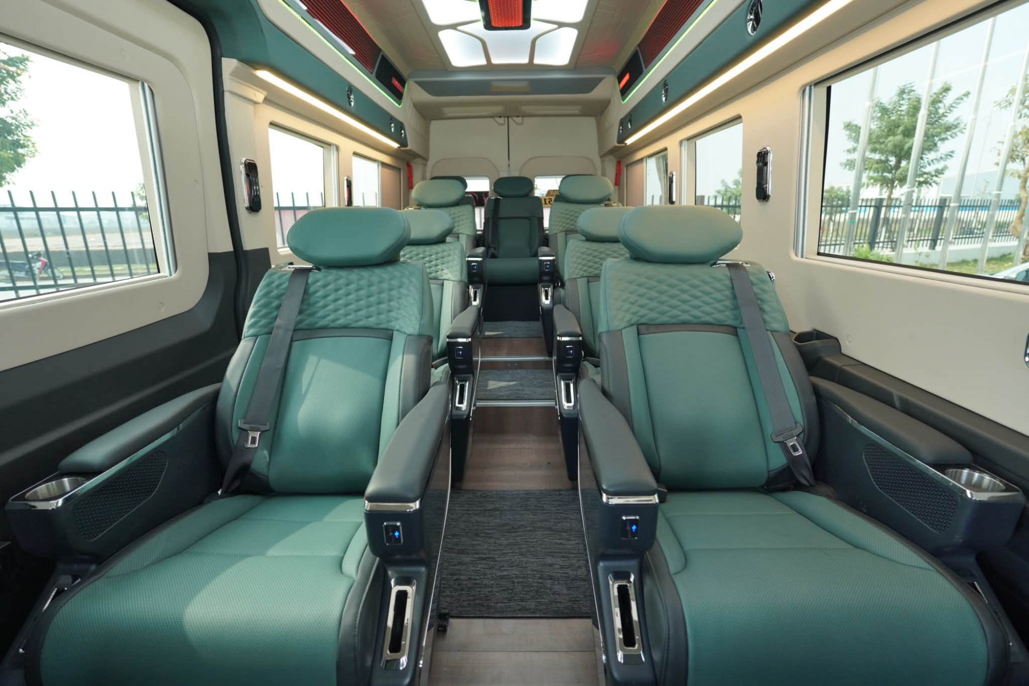 Thuê Xe Limousine 11 Chỗ Đi Ninh Bình
